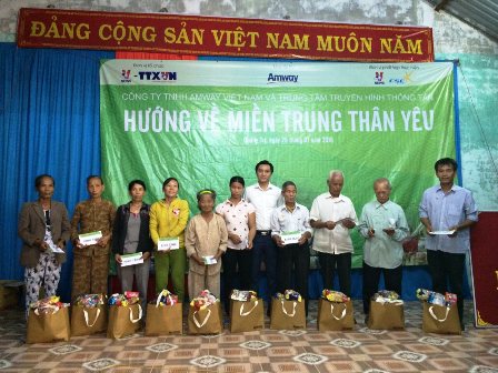 Amway cùng Truyền hình Thông tấn hướng về miền Trung ảnh 1